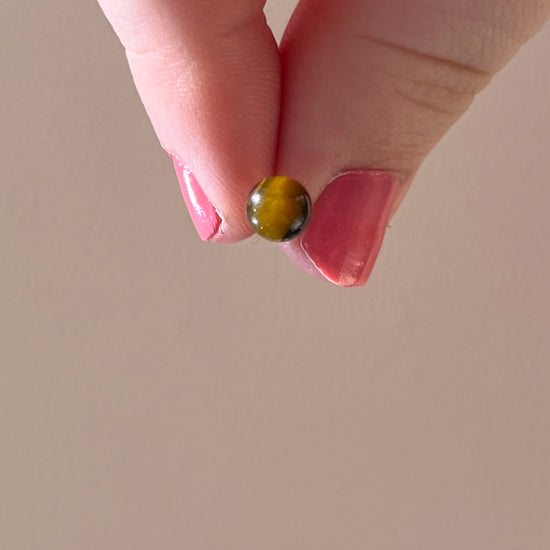 1 stk. fg. Tigerøje Minikind ørestik - ONE OF A KIND