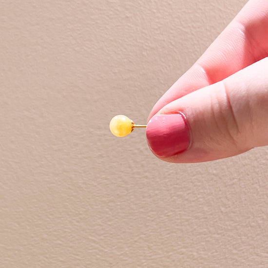 1 stk. fg. Gul jade Minikind ørestik - ONE OF A KIND