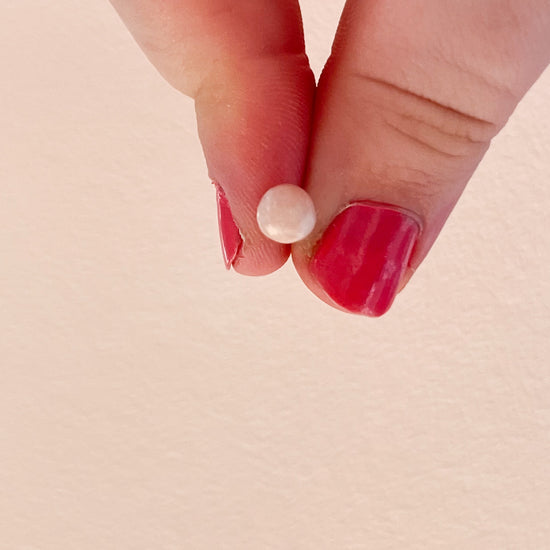 1 stk. fg. Lyserød opal Minikind ørestik - ONE OF A KIND