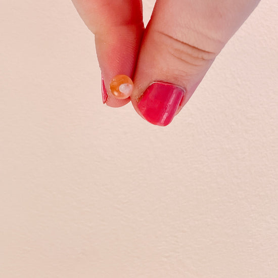 1 stk. fg. Jordbærkvarts Minikind ørestik - ONE OF A KIND