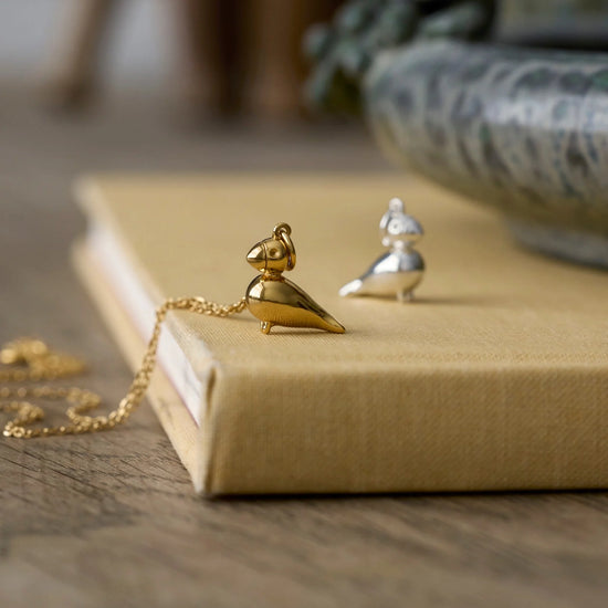 Kay Bojesen Sangfugl i forgyldt sølv med kæde