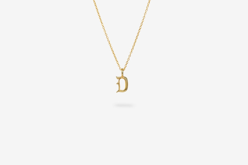 IX Studios - D Letter Charm Forgyldt IX Studios
